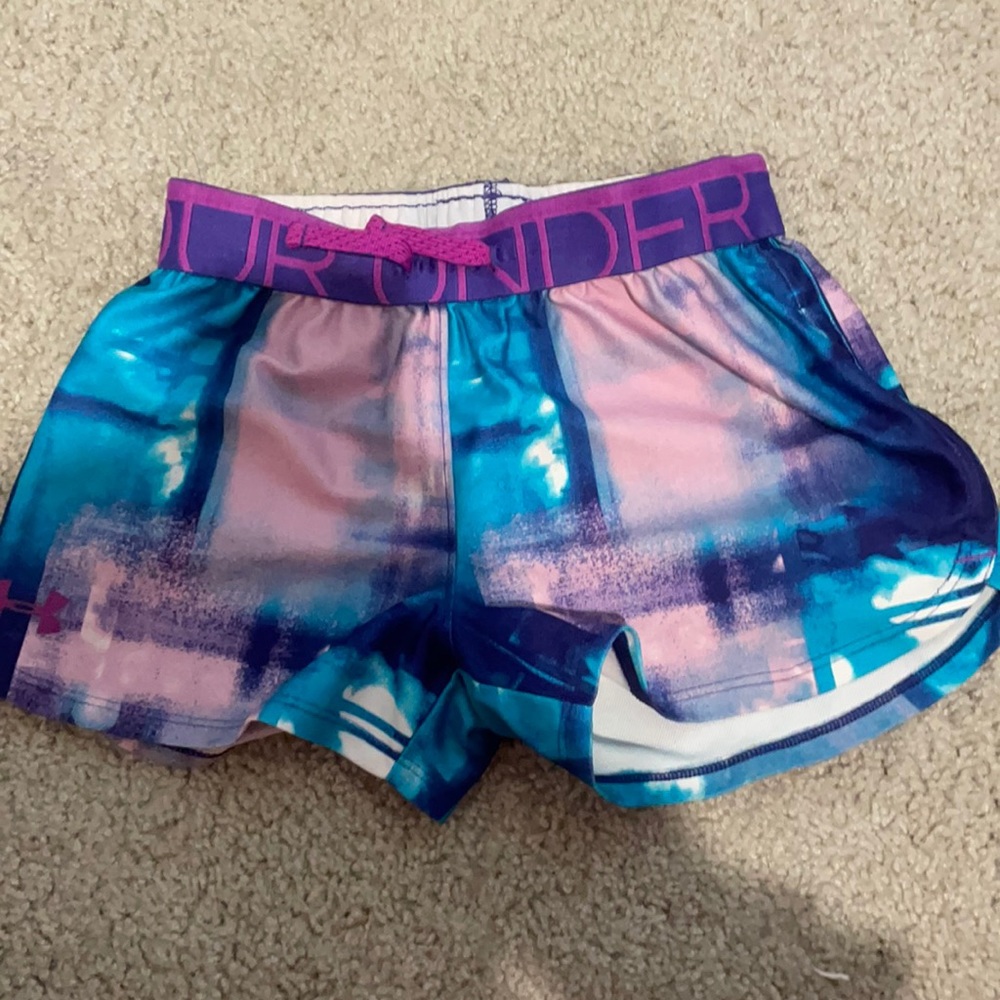 Girls under armour shorts! Only wore a couple of times!